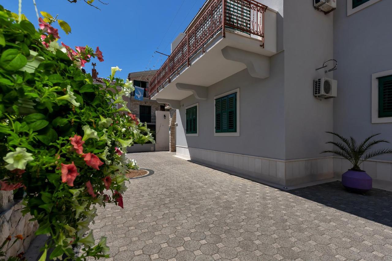 Apartments Carmen Makarska Exterior photo