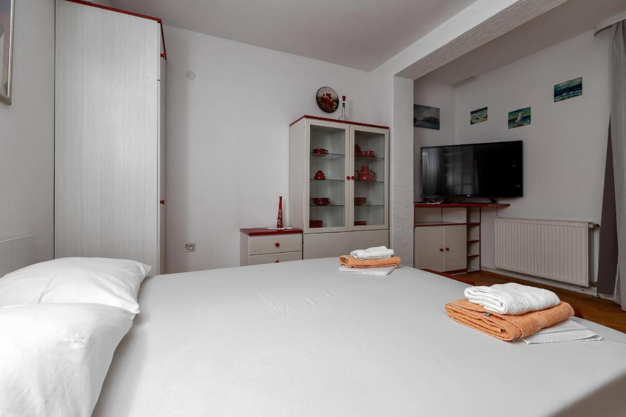 Apartments Carmen Makarska Exterior photo