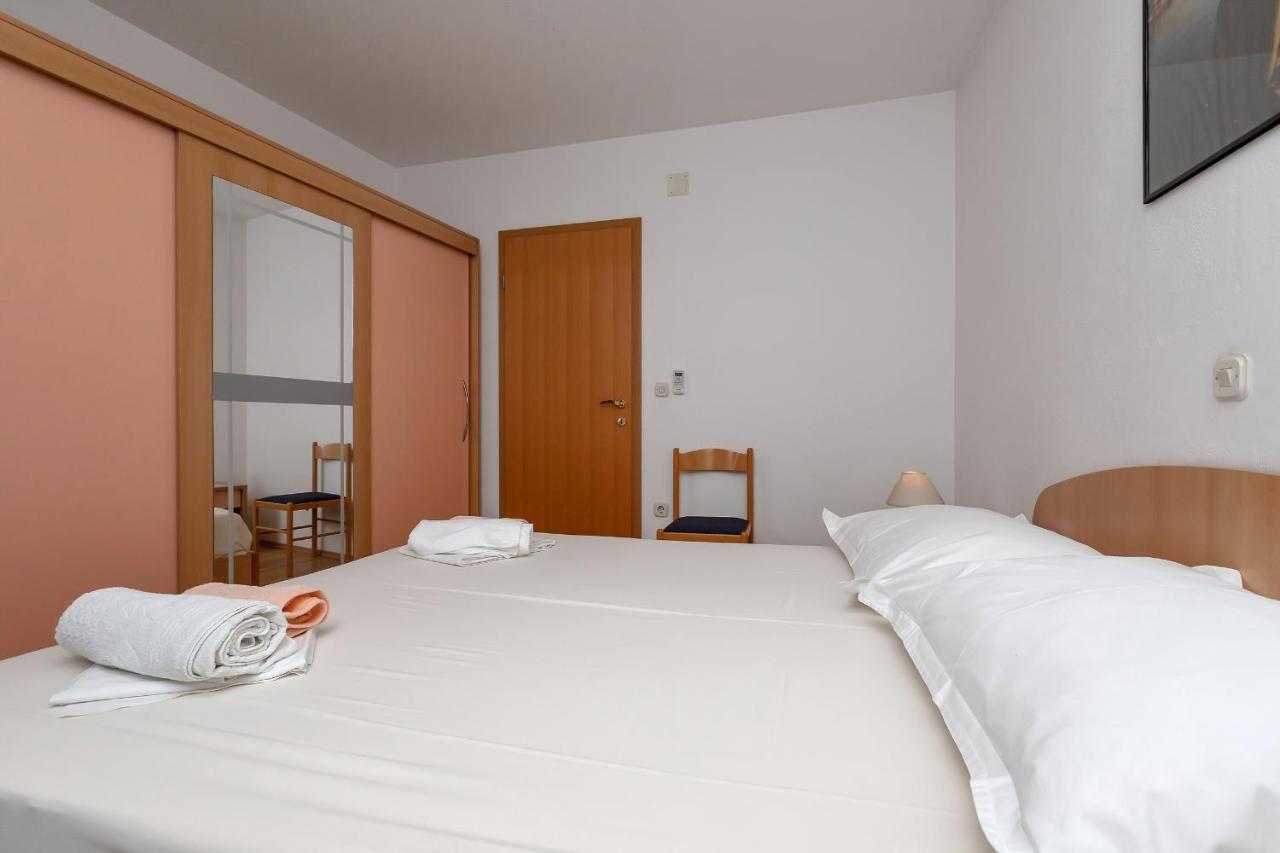 Apartments Carmen Makarska Exterior photo