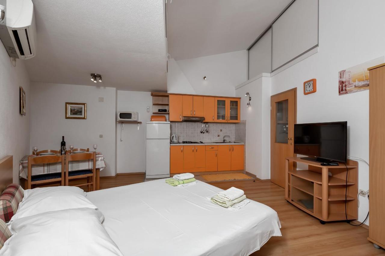 Apartments Carmen Makarska Exterior photo