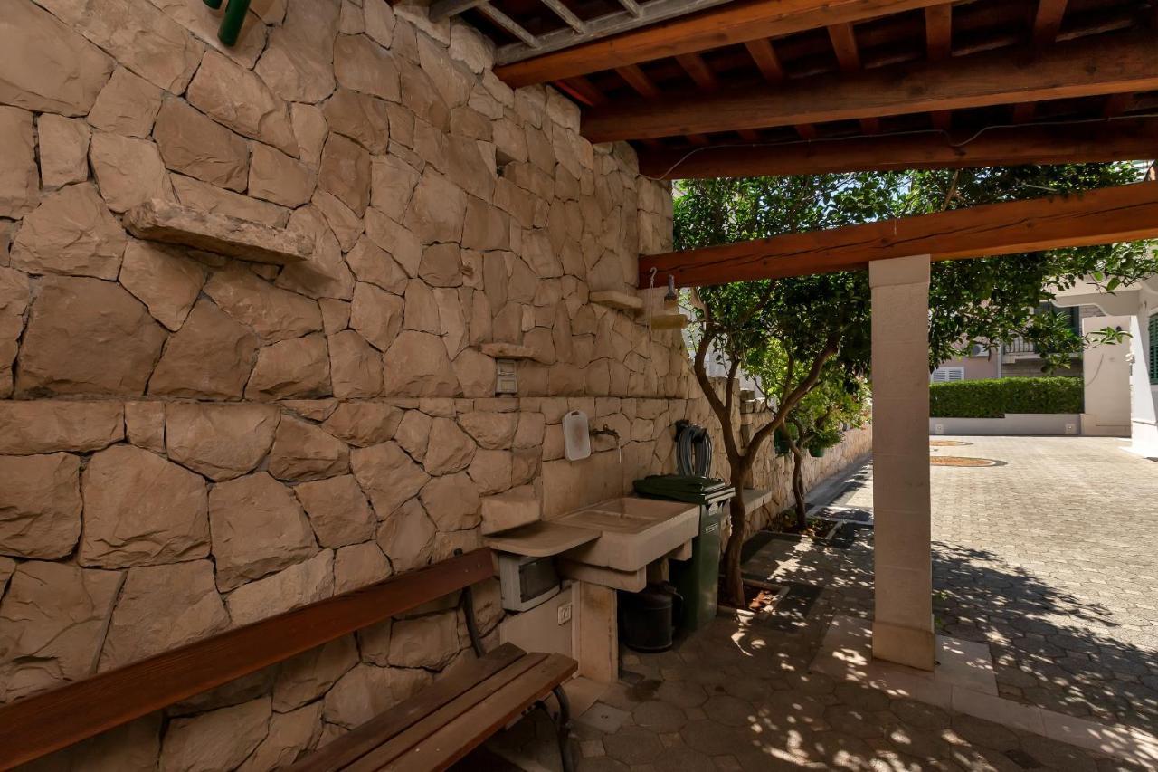 Apartments Carmen Makarska Exterior photo