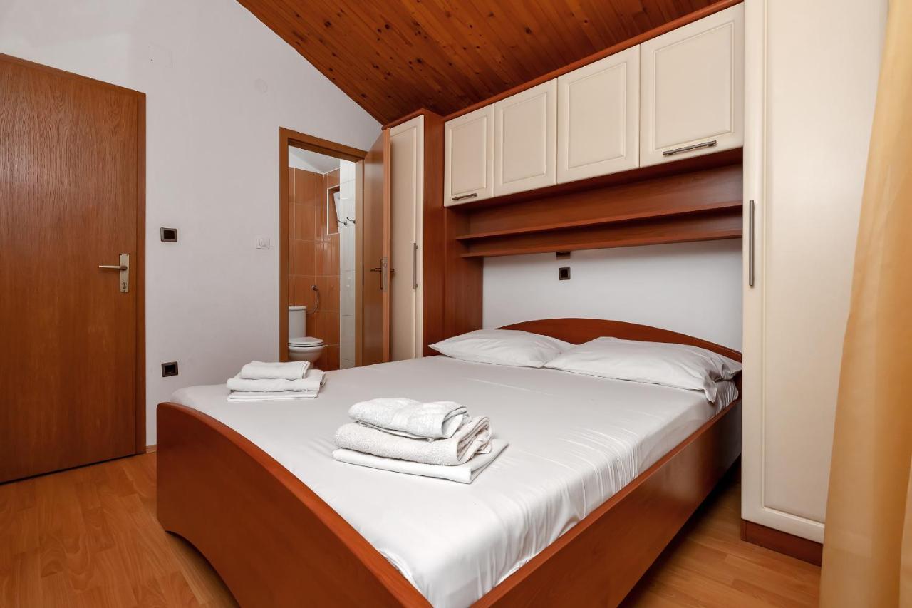 Apartments Carmen Makarska Exterior photo