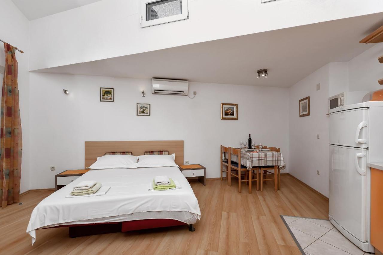 Apartments Carmen Makarska Exterior photo