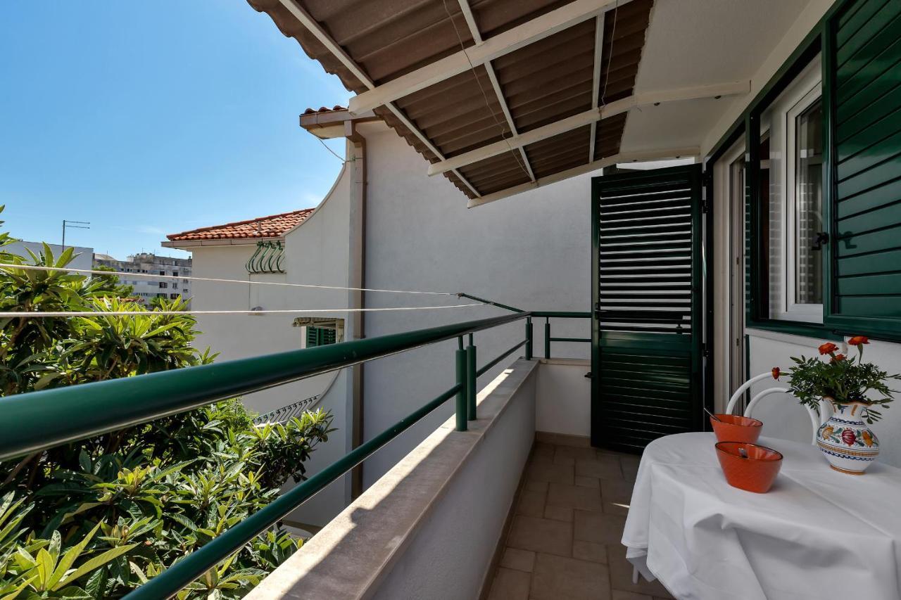 Apartments Carmen Makarska Exterior photo