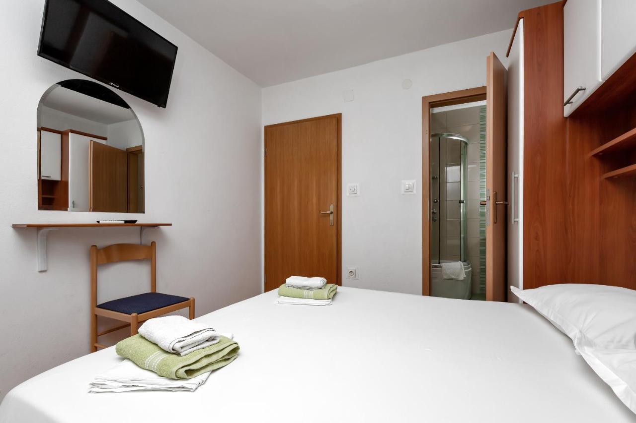 Apartments Carmen Makarska Exterior photo