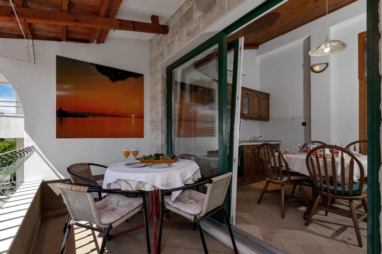 Apartments Carmen Makarska Exterior photo