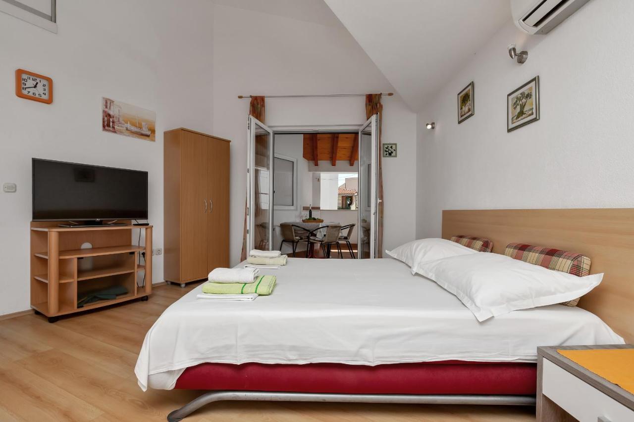Apartments Carmen Makarska Exterior photo
