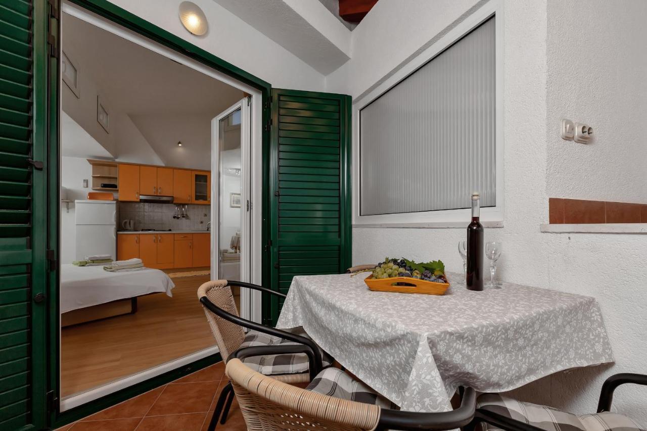 Apartments Carmen Makarska Exterior photo
