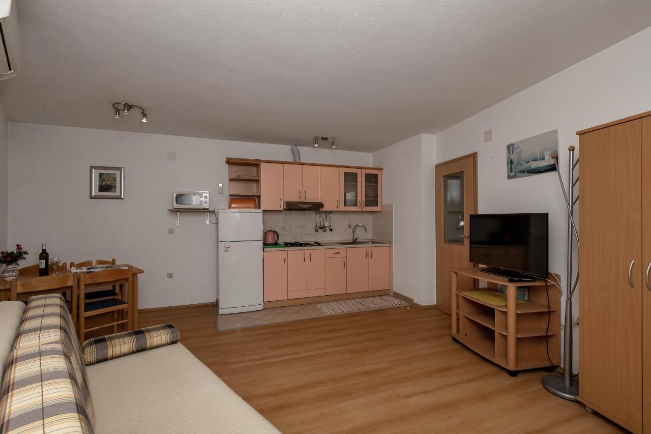 Apartments Carmen Makarska Exterior photo