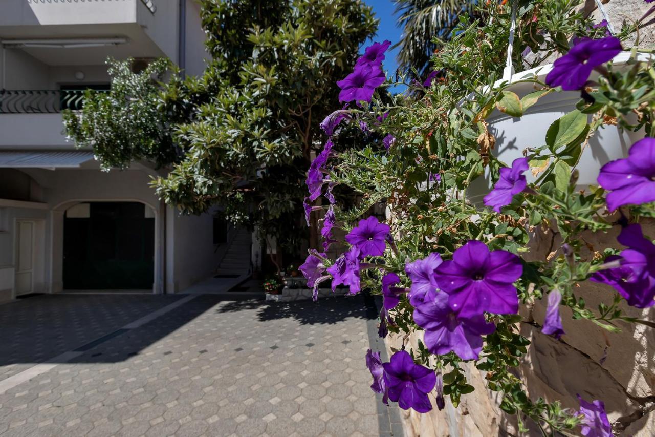 Apartments Carmen Makarska Exterior photo